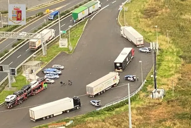 Controlli su autobus e mezzi pesanti, sanzioni anche in Calabria