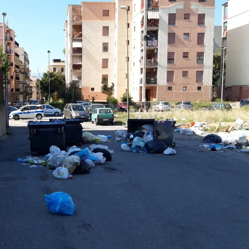 Rifiuti a Reggio, al rione Marconi tornano le barricate