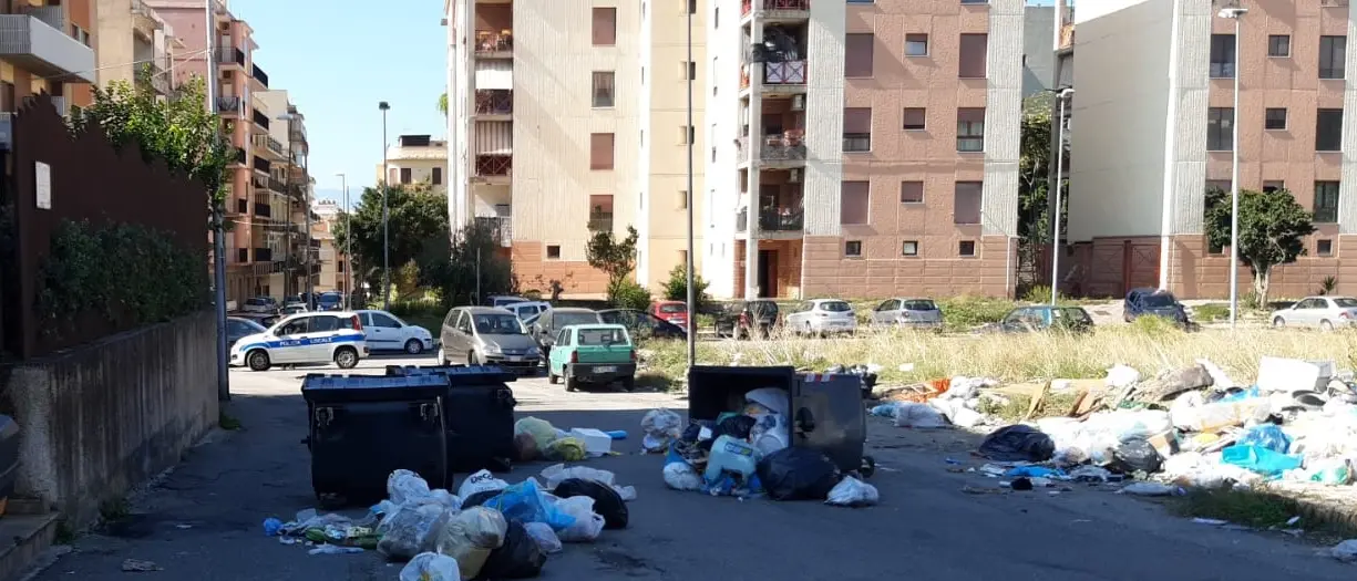 Rifiuti a Reggio, al rione Marconi tornano le barricate