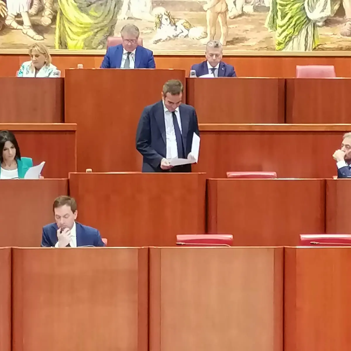 Consiglio regionale, Occhiuto annuncia informativa su crisi energetica