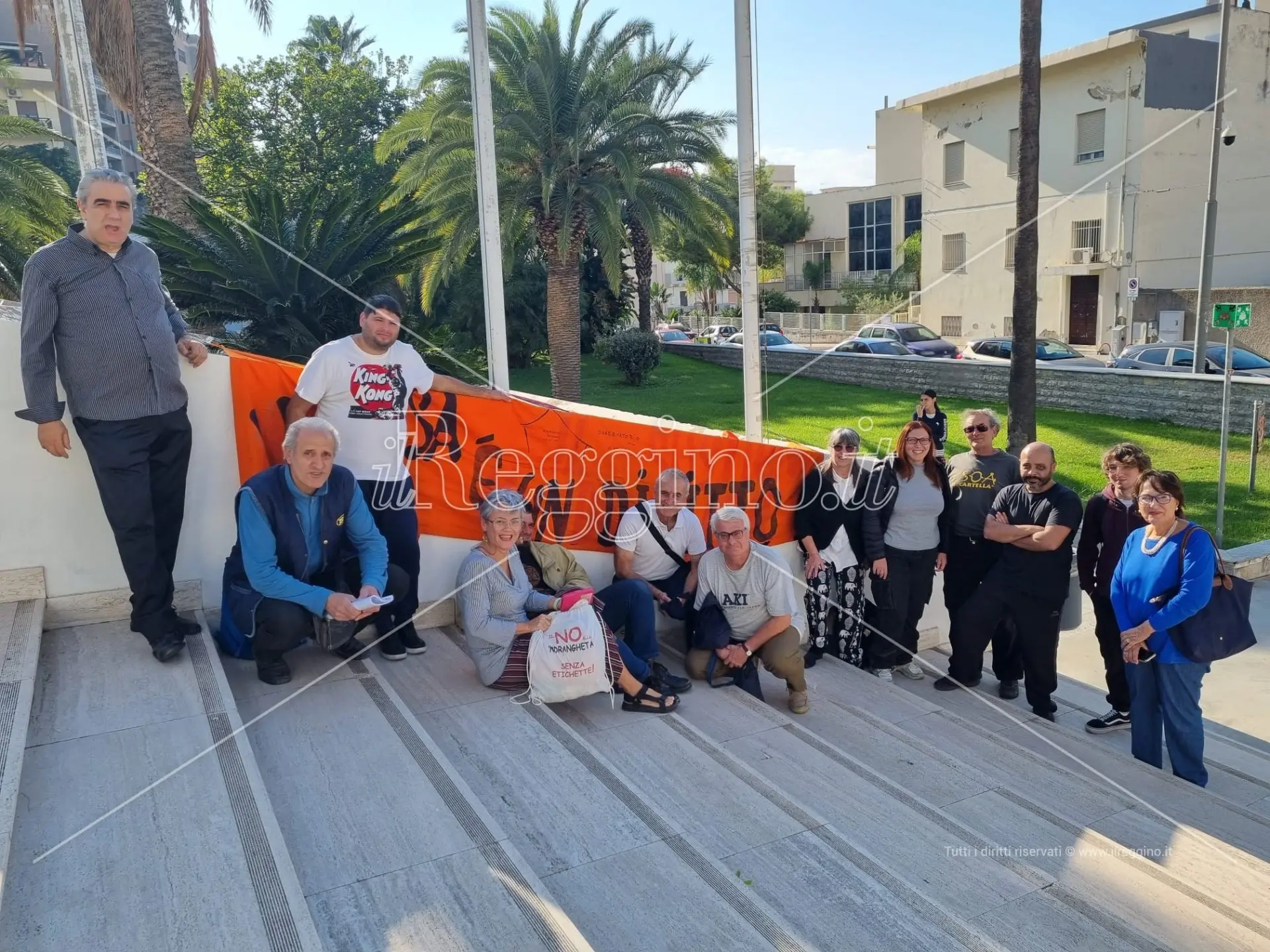 Delibera sugli alloggi a Reggio, associazioni in protesta a palazzo Campanella - VIDEO