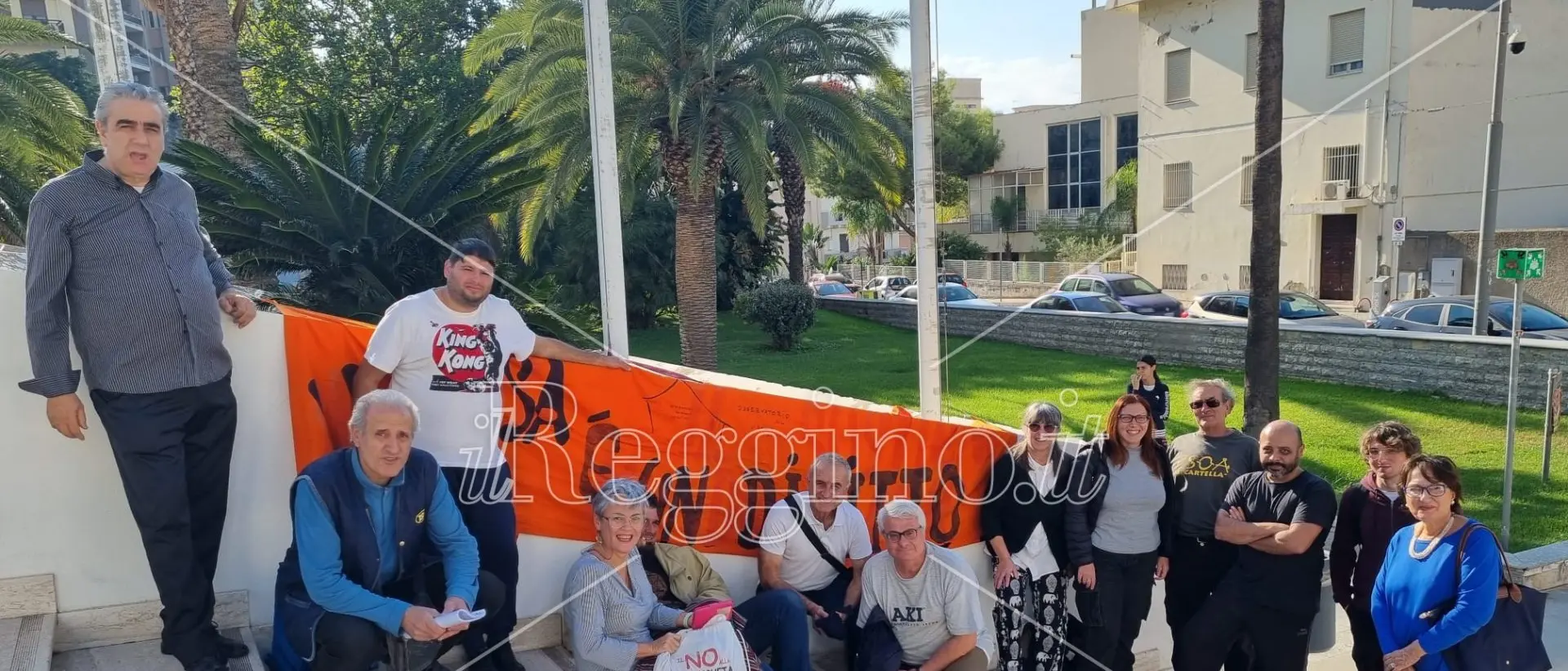 Delibera sugli alloggi a Reggio, associazioni in protesta a palazzo Campanella - VIDEO