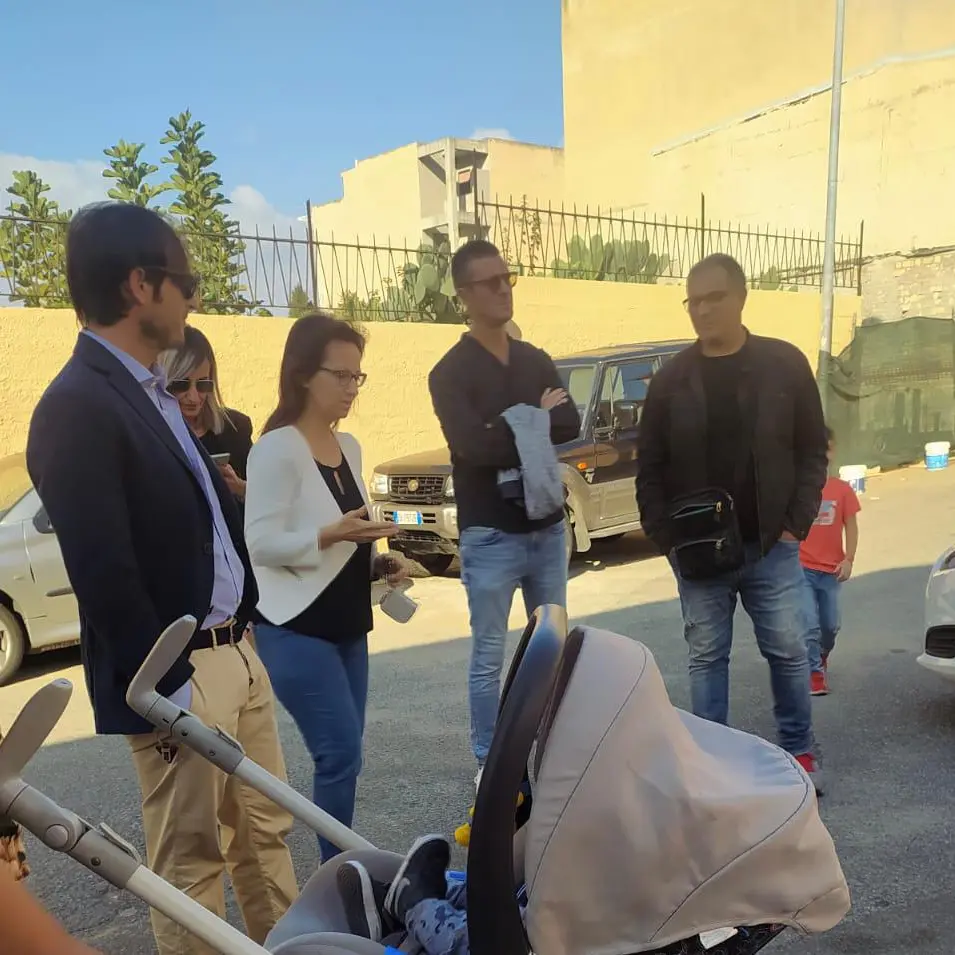 Scuola di San Sperato, i genitori pagano di tasca propria e FI getta ombre sul «consigliere di zona»