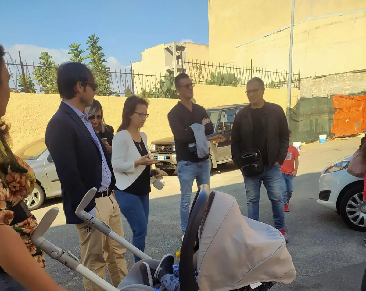Scuola di San Sperato, i genitori pagano di tasca propria e FI getta ombre sul «consigliere di zona»