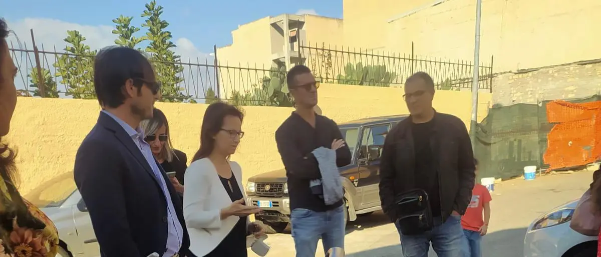 Scuola di San Sperato, i genitori pagano di tasca propria e FI getta ombre sul «consigliere di zona»