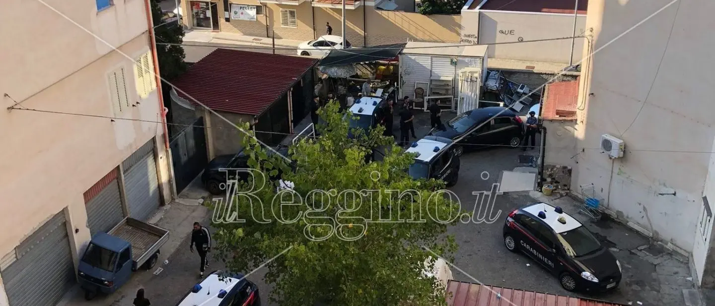 Reggio, blitz dei carabinieri nel quartiere Ciccarello: 10 denunce per furto di elettricità