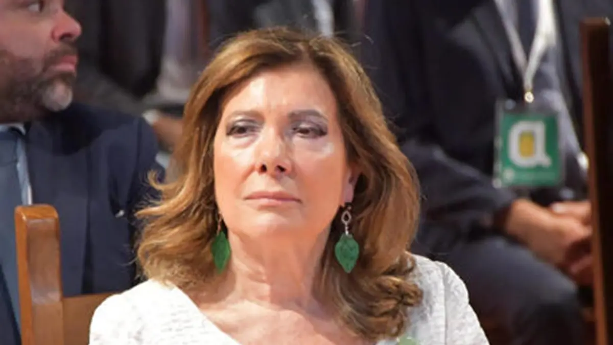 La presidente del Senato, Maria Elisabetta Casellati, ha toccato con mano oggi nelle campagne del delta del Po, le conseguenze della siccit\\u00E0 sui campi veneti, oltre a quelle della risalita record del cuneo salino sul grande fiume. La seconda carica dello Stato era stata invitata al sopralluogo, a Crespino (Rovigo), dai vertici di Confagricoltura. ANSA/UFFICIO STAMPA SENATO +++ ANSA PROVIDES ACCESS TO THIS HANDOUT PHOTO TO BE USED SOLELY TO ILLUSTRATE NEWS REPORTING OR COMMENTARY ON THE FACTS OR EVENTS DEPICTED IN THIS IMAGE; NO ARCHIVING; NO LICENSING +++ , ANSA