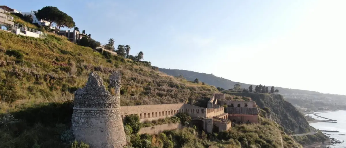 Villa San Giovanni, per Torre Cavallo e Forte Murattiano arriva il vincolo storico