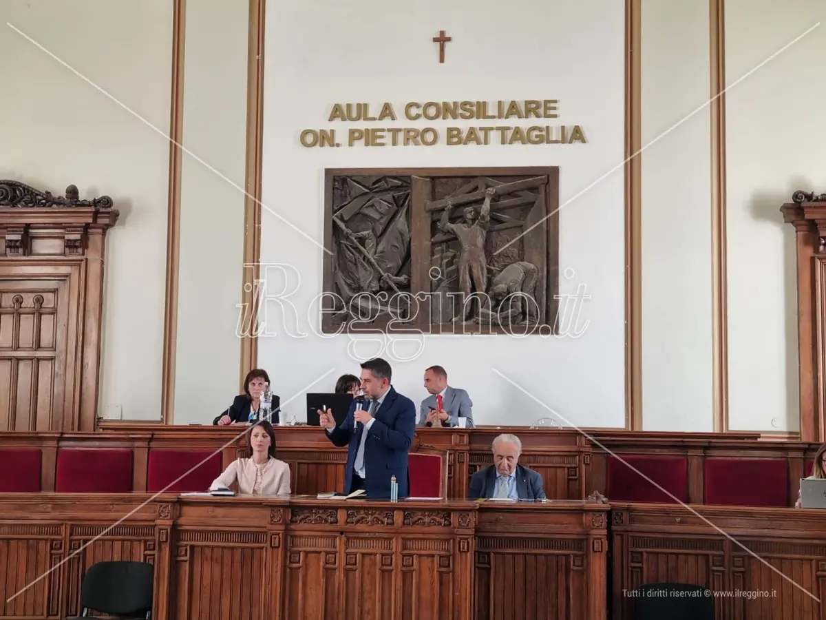 Comune di Reggio, fuori tempo massimo: schema rendiconto in giunta domani