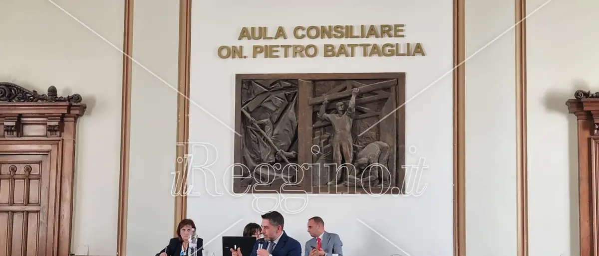 Comune di Reggio, fuori tempo massimo: schema rendiconto in giunta domani