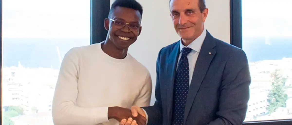 Mediterranea, il rettore Zimbalatti consegna la medaglia d'oro d'ateneo al neolaureato Winner Ozekhome - FOTO