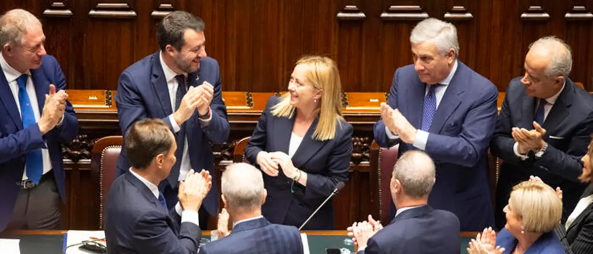 Governo, la Camera vota la fiducia con 235 sì