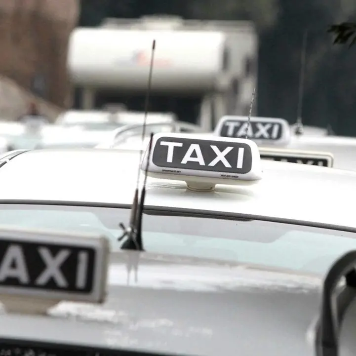 Reggio, nuovo regolamento taxi: tariffe agevolate e maggiore trasparenza sui costi