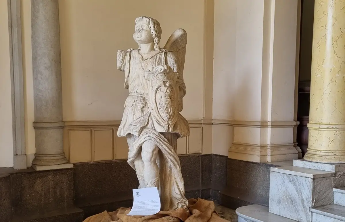 Angelo tutelare a Reggio, Brunetti: «La statua va messa in una teca in piazza»