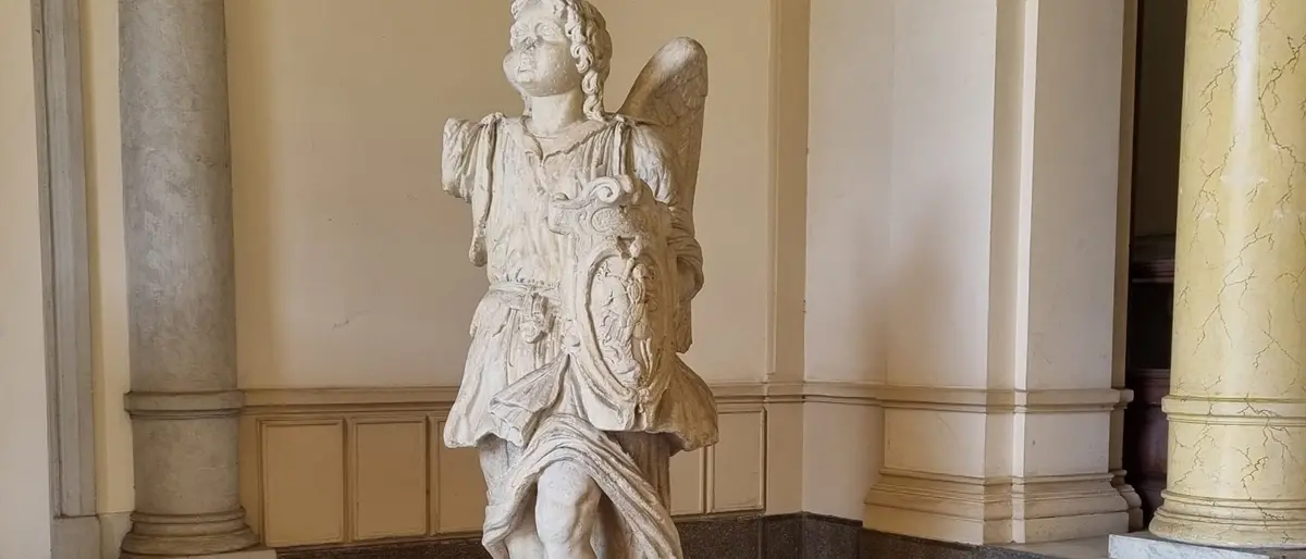 Angelo tutelare a Reggio, Brunetti: «La statua va messa in una teca in piazza»