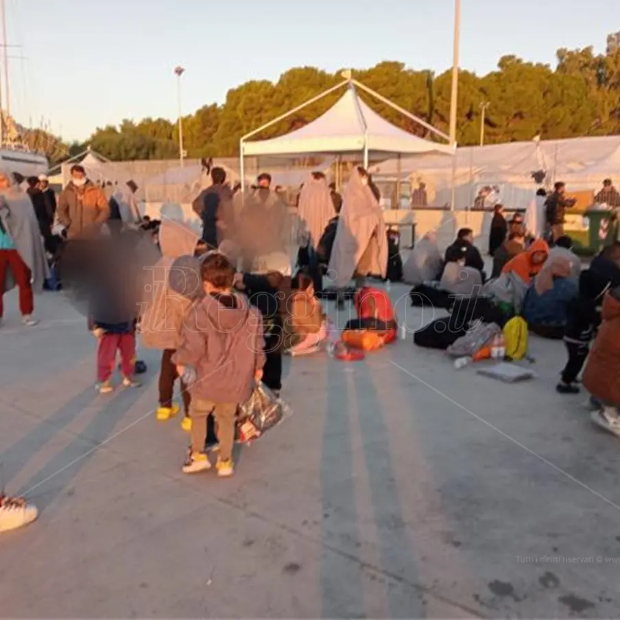 Migranti, gli sbarchi continuano: soccorse 170 persone tra Roccella Jonica e Monasterace