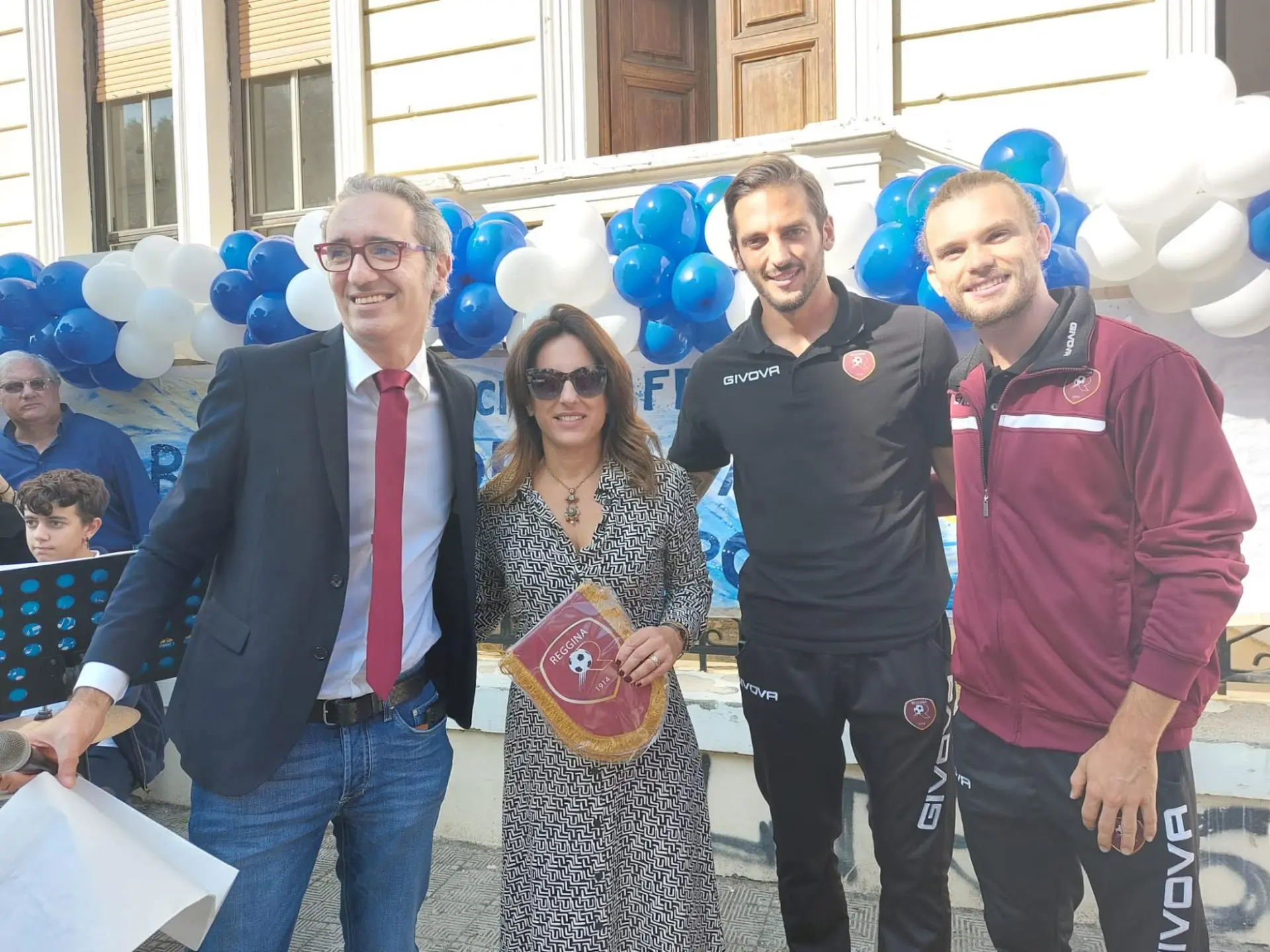 Reggio, i calciatori della Reggina all'inaugurazione dell'anno scolastico al \"Carducci- Da Feltre\"