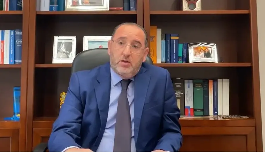 Cittanova, il sindaco si scusa dopo la colluttazione: «Episodio increscioso, ma da anni sono vittima di stalking»