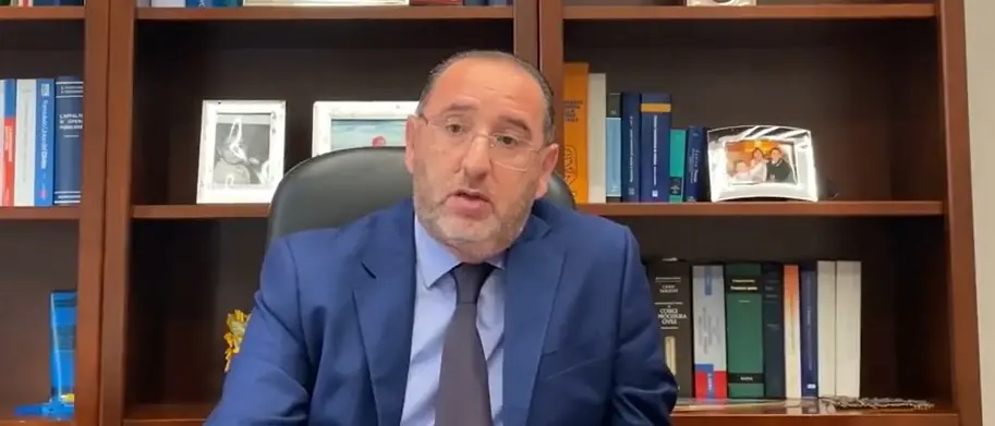 Cittanova, il sindaco si scusa dopo la colluttazione: «Episodio increscioso, ma da anni sono vittima di stalking»