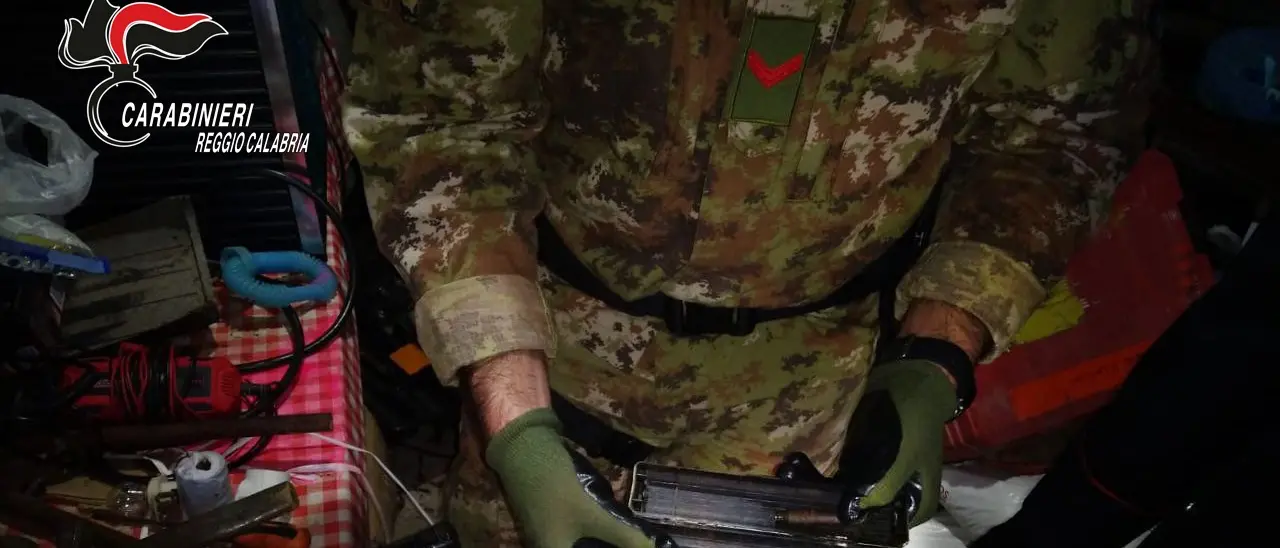 Cinquefrondi, arrestato 36enne dai carabinieri: trovato in possesso di pistola con matricola abrasa