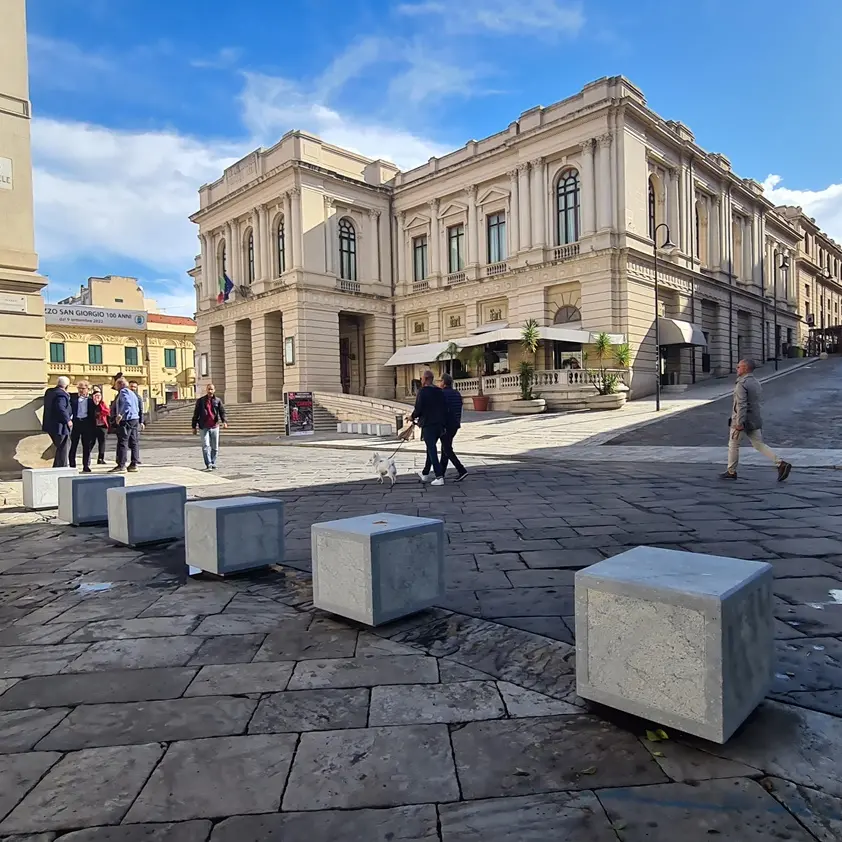 Reggio, completata la prima tranche dei nuovi arredi urbani sul corso Garibaldi