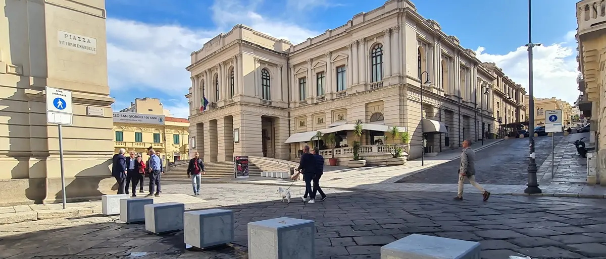 Reggio, completata la prima tranche dei nuovi arredi urbani sul corso Garibaldi