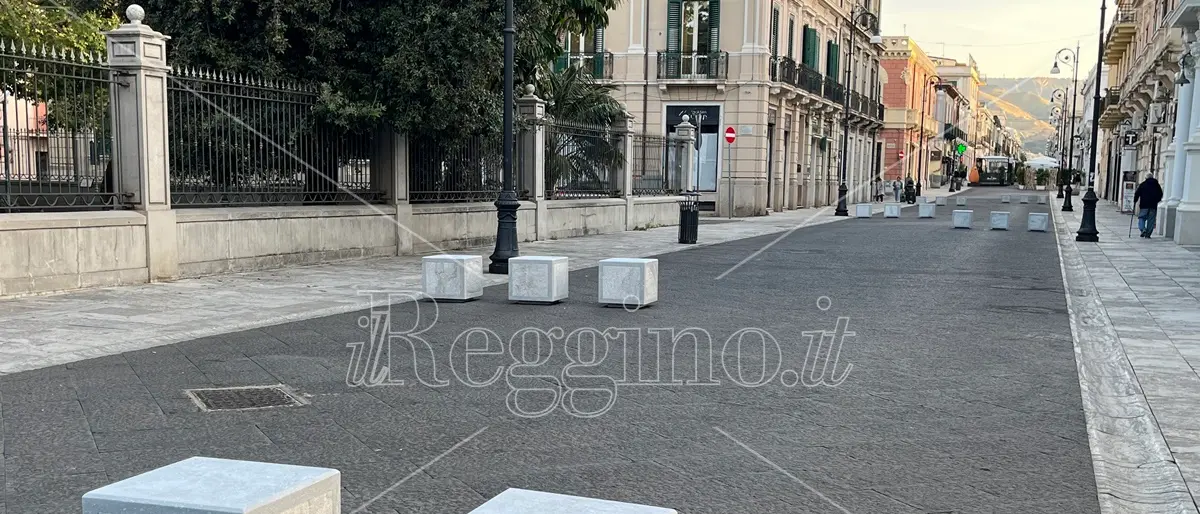 Dissuasori a Reggio, Pro Italia: «Quanto sono costati?»