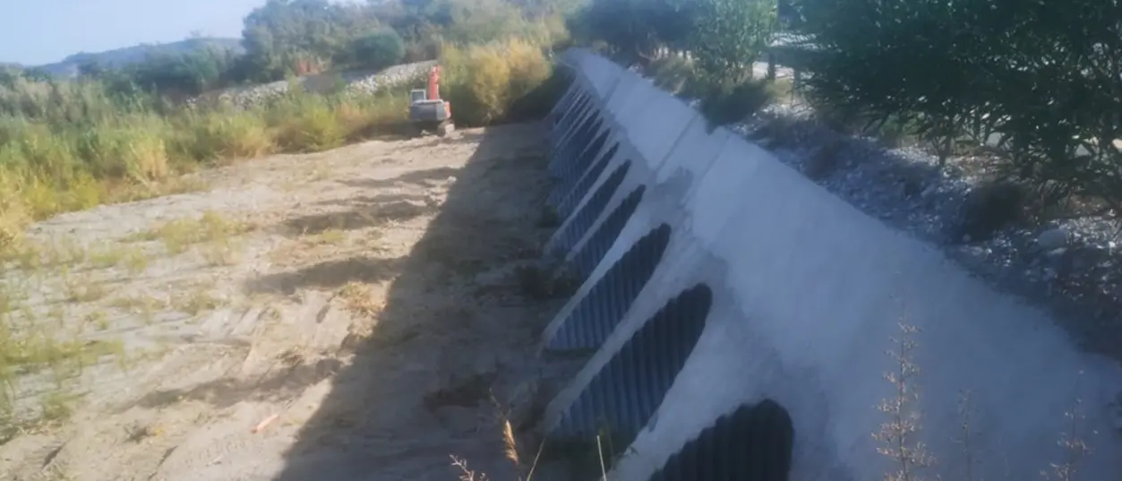 Allerta meteo, a Caulonia ripulito il guado del torrente Allaro