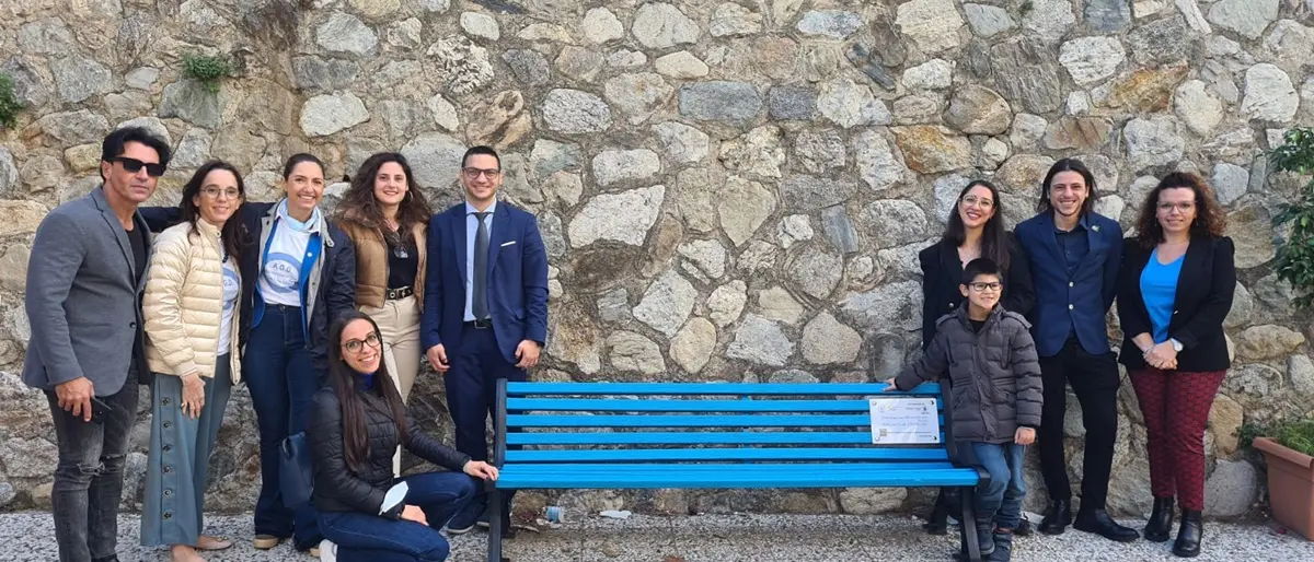 Reggio, installata la panchina blu parlante per la prevenzione del diabete