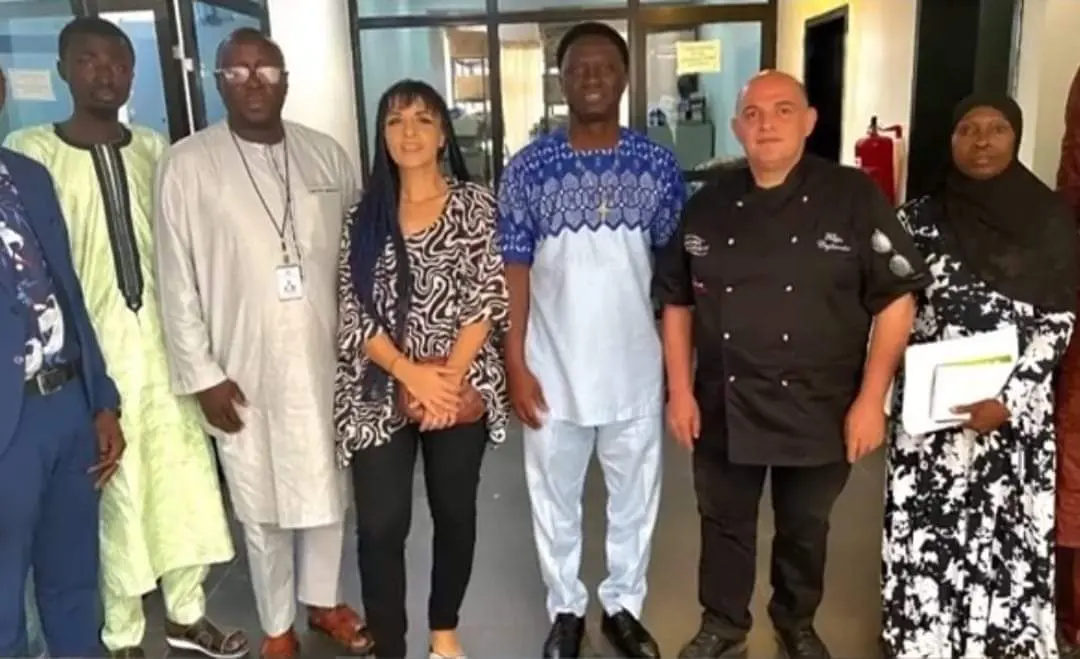 Viaggio in Gambia dello chef Cogliandro che dona alla scuola 1000 euro