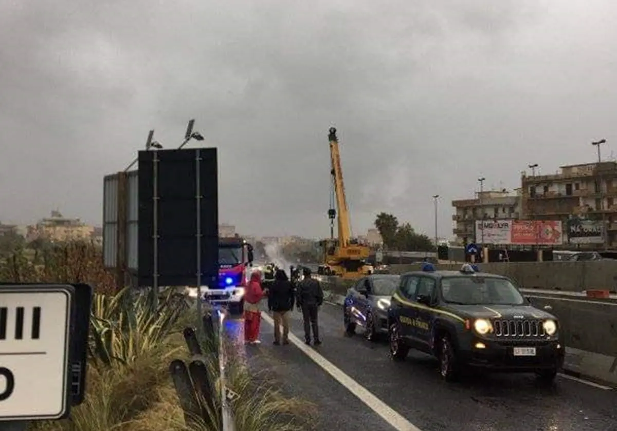Reggio, circolazione bloccata per incidente sulla statale 106