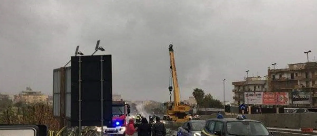 Reggio, circolazione bloccata per incidente sulla statale 106