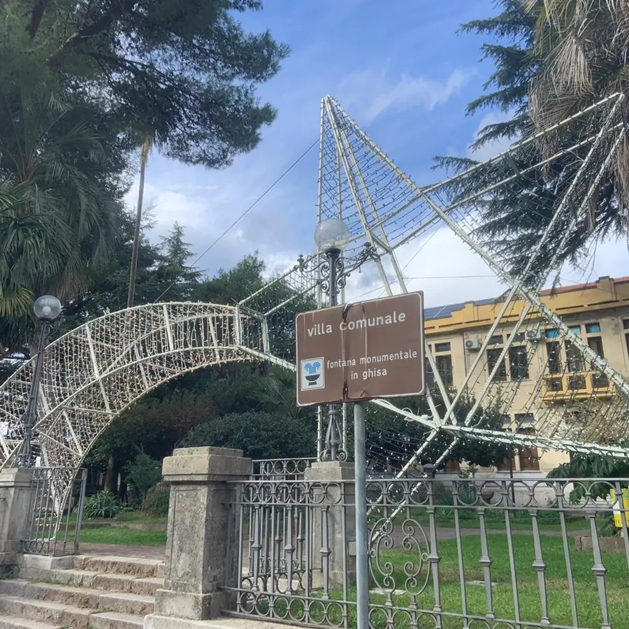 Cinquefrondi, la villa comunale si trasforma nel Villaggio di Natale