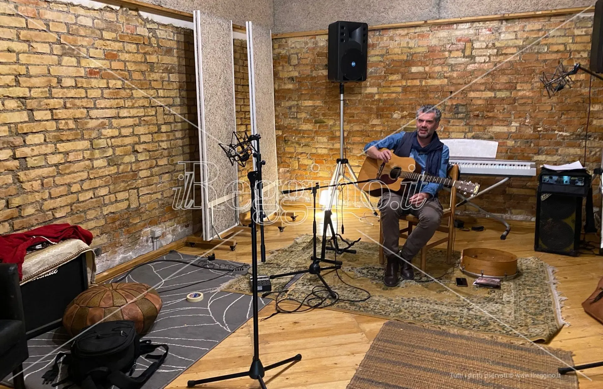 Musica, il \"rock&folk\" di Fabio Macagnino: «Le mie canzoni di amore e rabbia»
