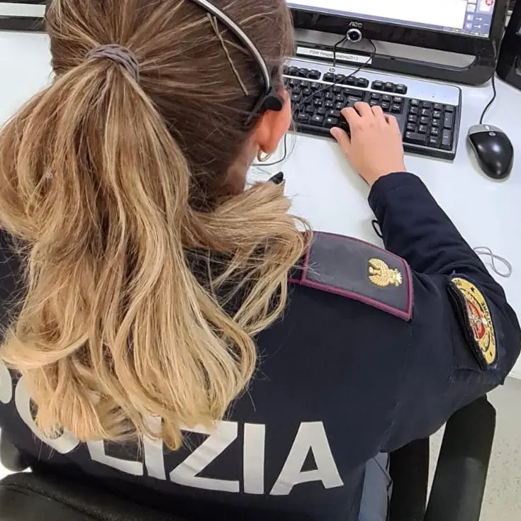 Negozi danneggiati nella notte in pieno centro a Reggio, identificati i responsabili