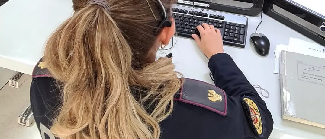 Negozi danneggiati nella notte in pieno centro a Reggio, identificati i responsabili