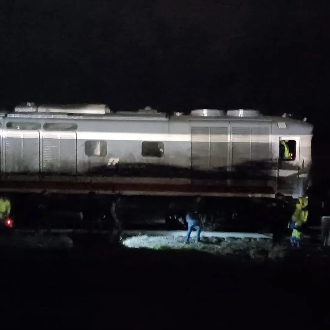 Guasto all'Intercity Taranto-Reggio, treno fermo sui binari tra Siderno e Locri: passeggeri al buio