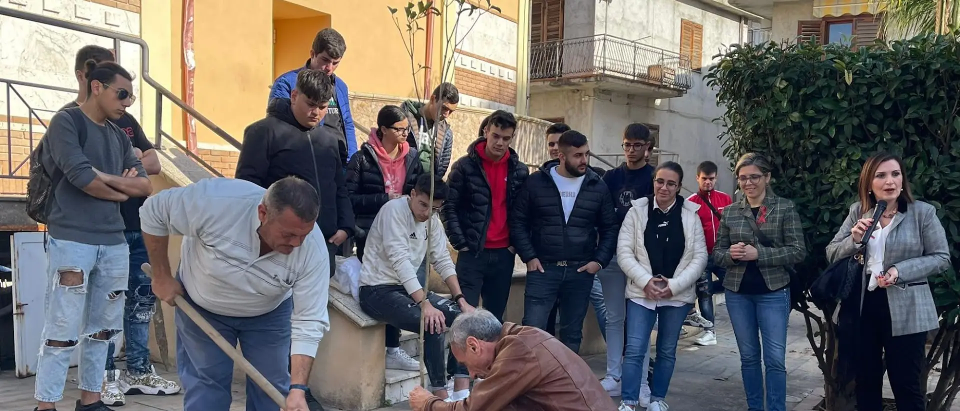 A Bova Marina grandi e bambini insieme per creare una coscienza ambientalista