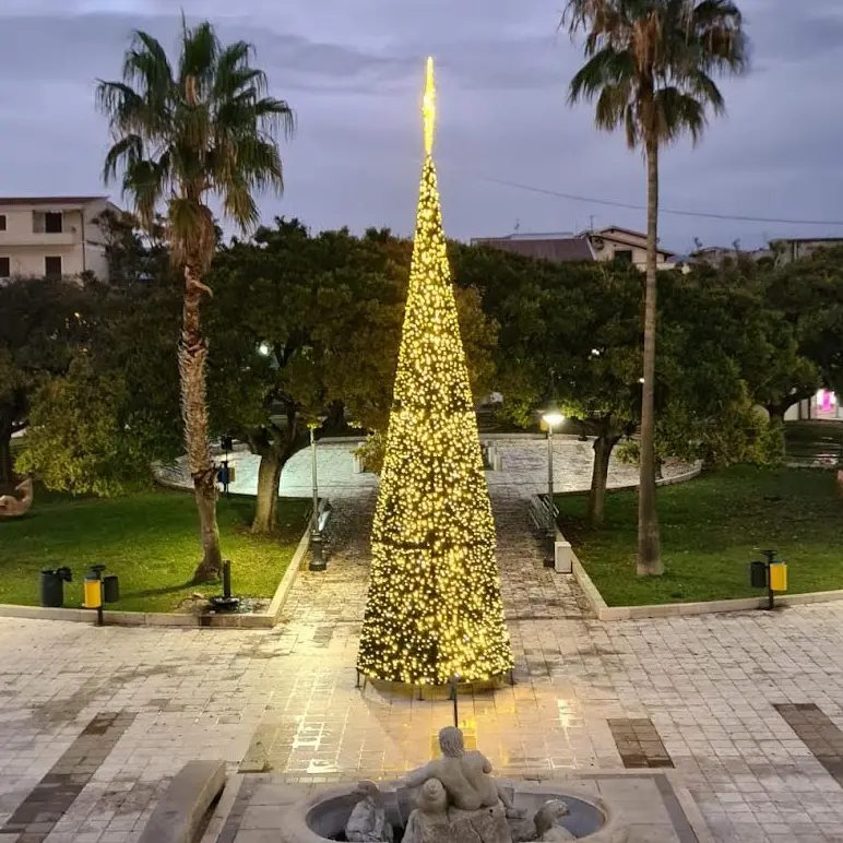 Luminarie di Natale, San Ferdinando sceglie la sobrietà