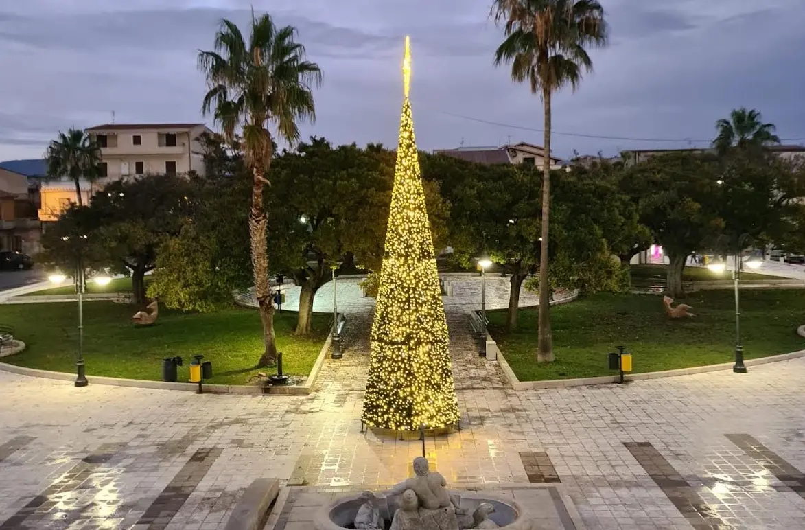 Luminarie di Natale, San Ferdinando sceglie la sobrietà