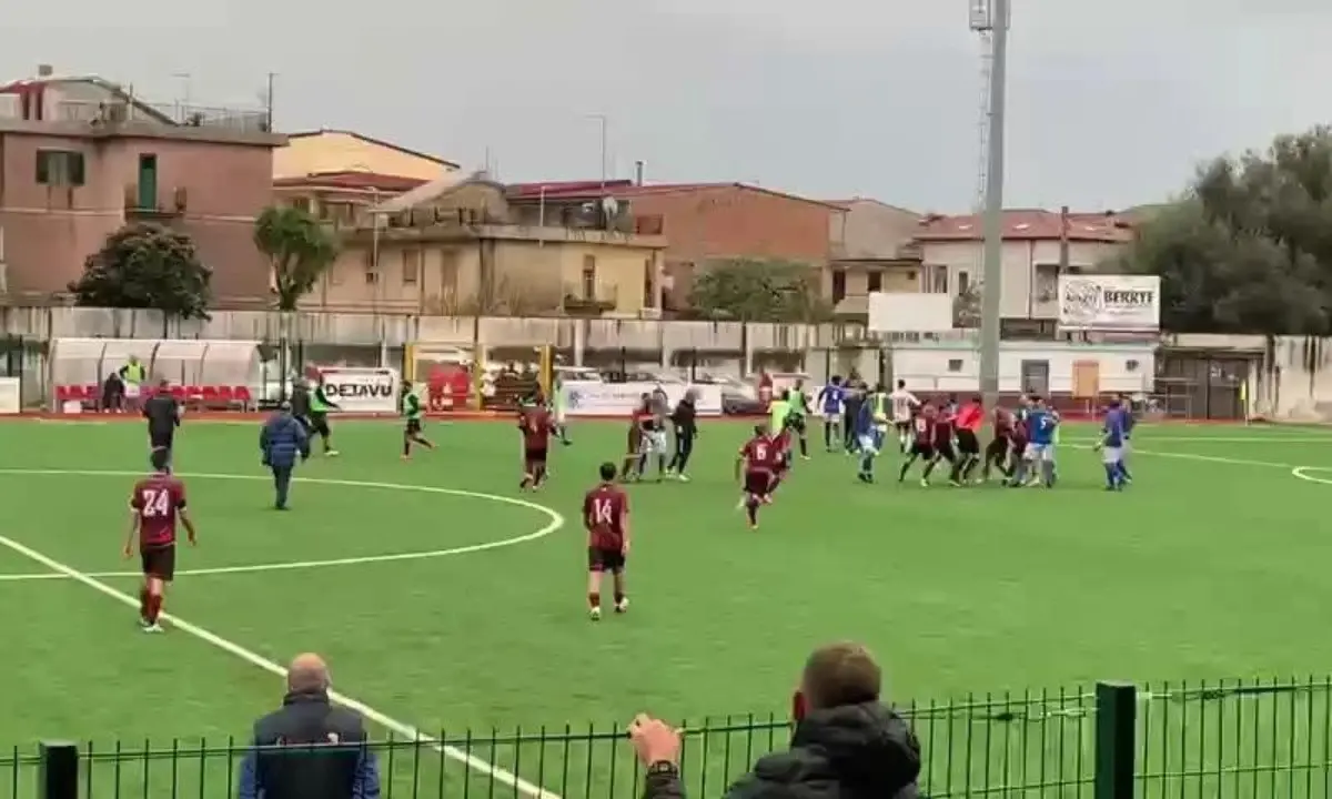 Rissa a Rosarno, le scuse della società: «Prenderemo provvedimenti»