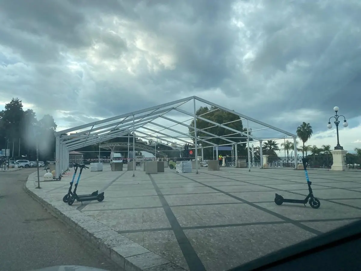 Reggio, si rinnova la tradizione della pista sul ghiaccio