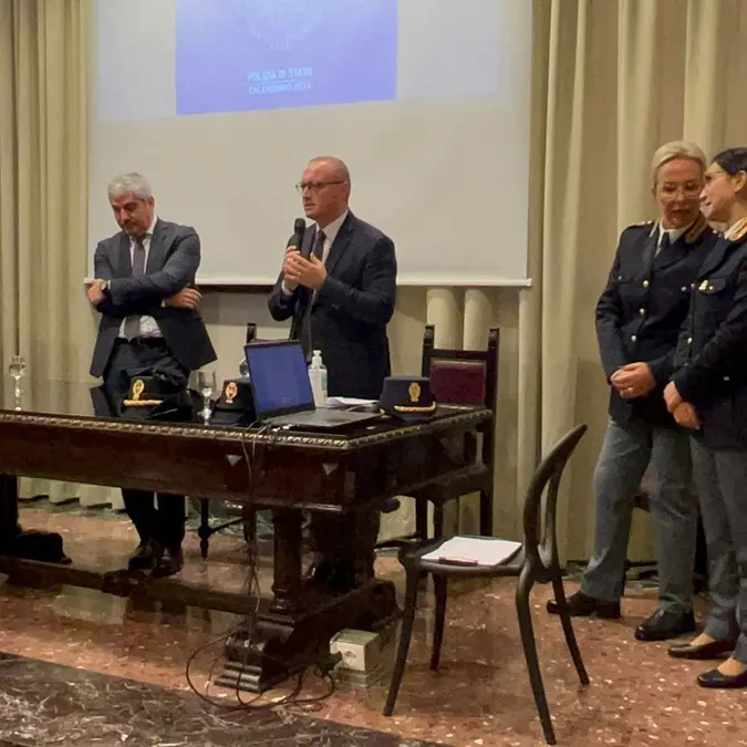 Presentazione calendario Polizia a Reggio, Versace: «Grazie a chi lavora per la nostra comunità»