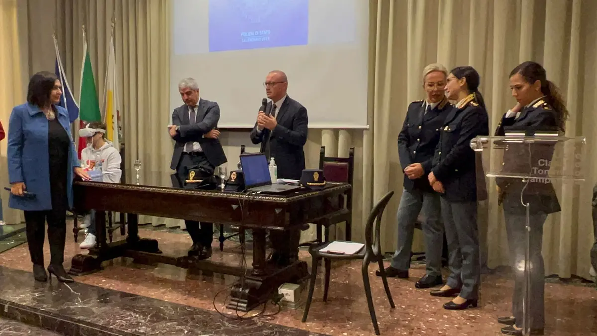 Presentazione calendario Polizia a Reggio, Versace: «Grazie a chi lavora per la nostra comunità»