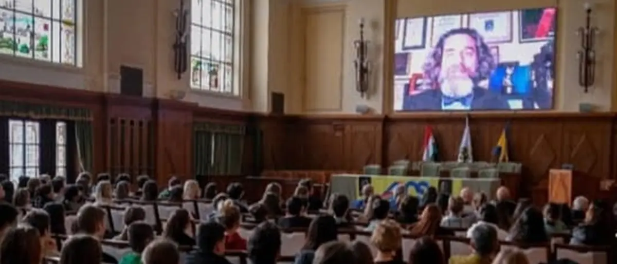 Bronzi di Riace, Gigi Miseferi fa lezione in Ungheria: «Avevamo lo stesso barbiere»