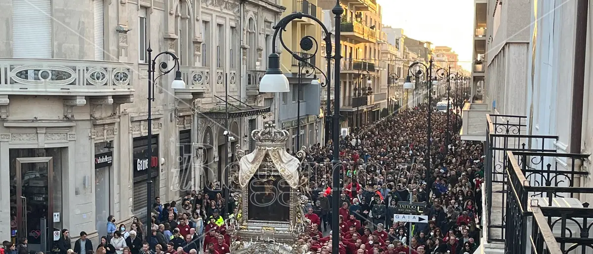 25 anni, i portatori della Vara della Madonna della Consolazione di Reggio: custodi operosi del futuro della devozione