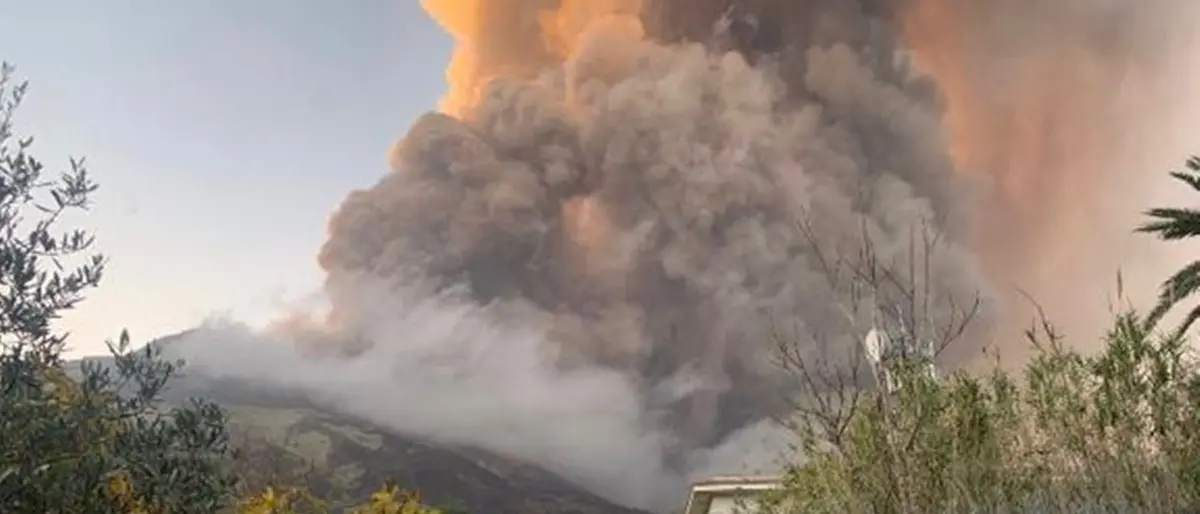 Eruzione a Stromboli, allarme onda anomala sulle coste reggine - VIDEO