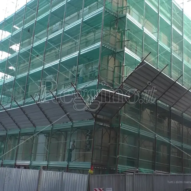 Reggio, quasi ultimato il restyling del Miramare: attesa per la nuova facciata - VIDEO