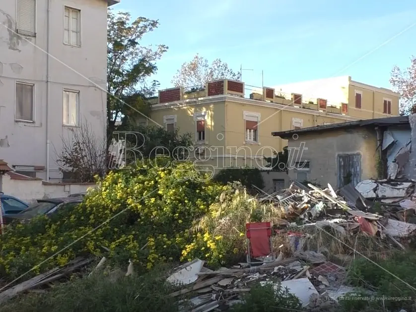 Reggio, le baracche del rione Ferrovieri Pescatori diventano discariche - FOTO e VIDEO
