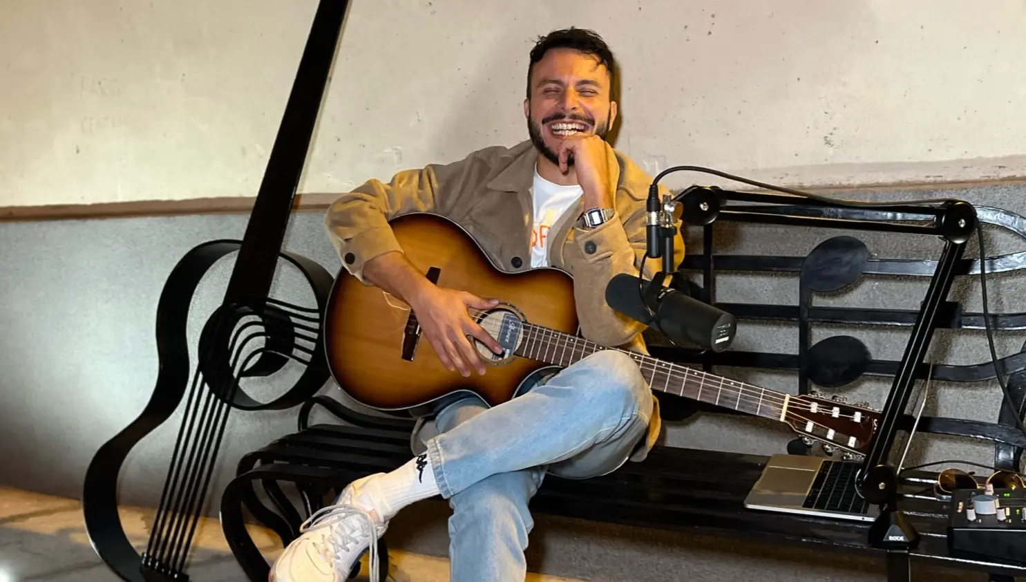 Caulonia, il videoclip di Quattrone sulla panchina dei suonatori